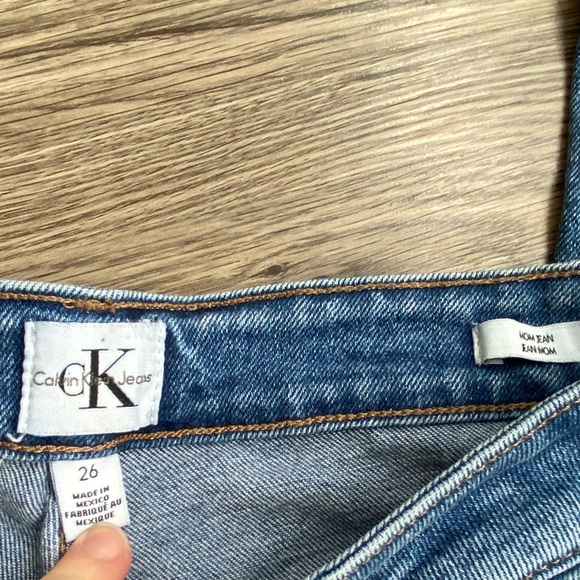 Calvin Klein High Rise Mom Jeans - Picture 5 of 5